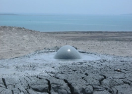 GOBUSTAN MUD VOLCANOES FIRE TEMPLE AND BURNING MOUNTAIN TOUR