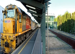 TRANZALPINE SCENIC TRAIN CHRISTCHURCH GREYMOUT