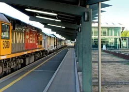 TRANZALPINE SCENIC TRAIN CHRISTCHURCH GREYMOUT