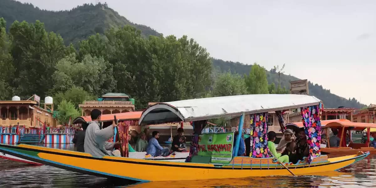 shikara ride thrilling activities in india from instaglobalvisa