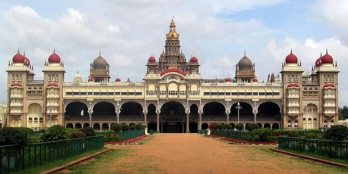 maharaja palace in mysore india